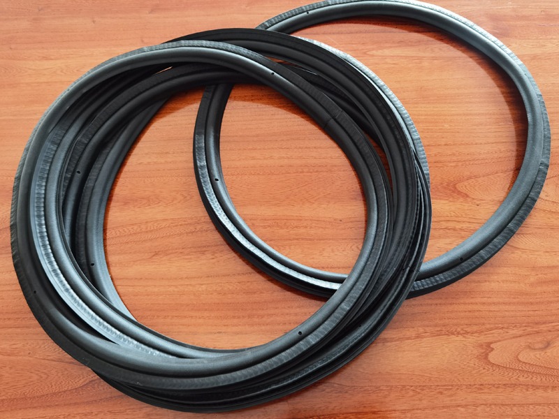 EPDM Rubber Extrusions Film vulcanising Corner Molding